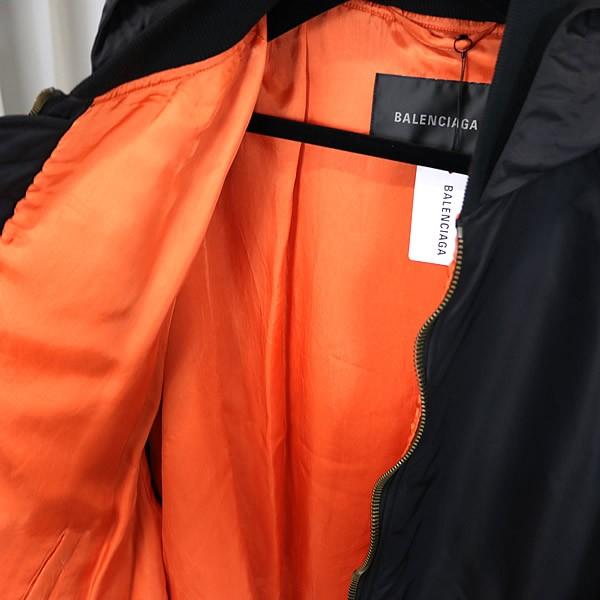BALENCIAGA 銀座店 バレンシアガ 新品 SALE 2024 Tape Type ライト フーデッド ボンバー ジャケット メンズ size:1 黒 102195の画像