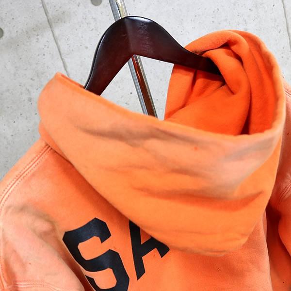 SAINT MICHAEL 銀座店 セント マイケル 新品 ベルベルジンコラボ バックロゴ ヴィンテージ加工 フーディ メンズ size:L オレンジ系 102694 SAINT MICHAEL 銀座店 セント マイケル 新品 ベルベルジンコラボ
