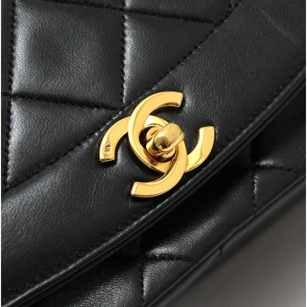 シャネル CHANEL ダイアナフラップ マトラッセ25 チェーンショルダー
