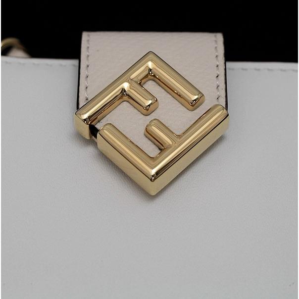 フェンディ FENDI FFダイヤモンド 二つ折りコンパクト財布