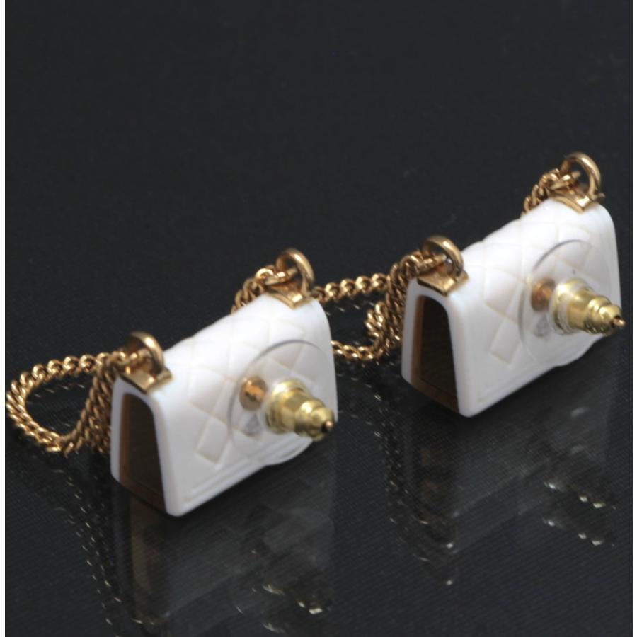 シャネル CHANEL 23/24FW マトラッセバッグモチーフピアス B23 白