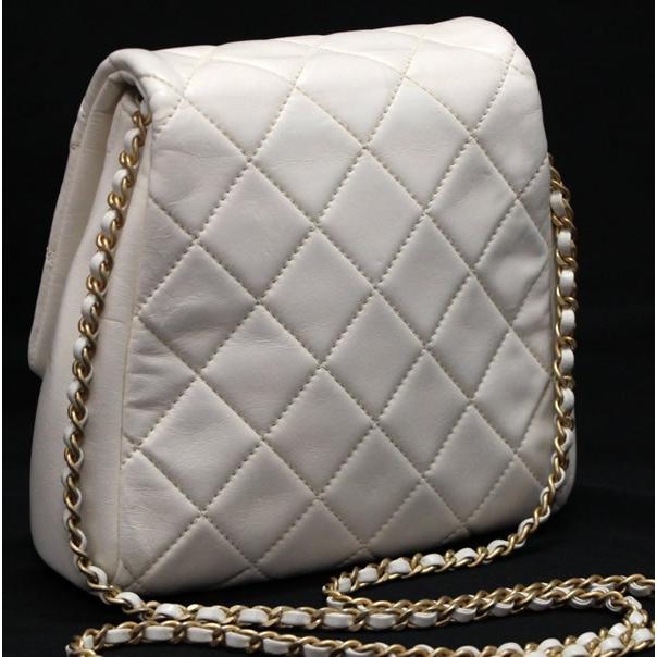 美品！シャネル CHANEL マトラッセ チェーン ショルダーバッグ ラム シャネル CHANEL マトラッセ チェーンショルダーバッグ ラム 白