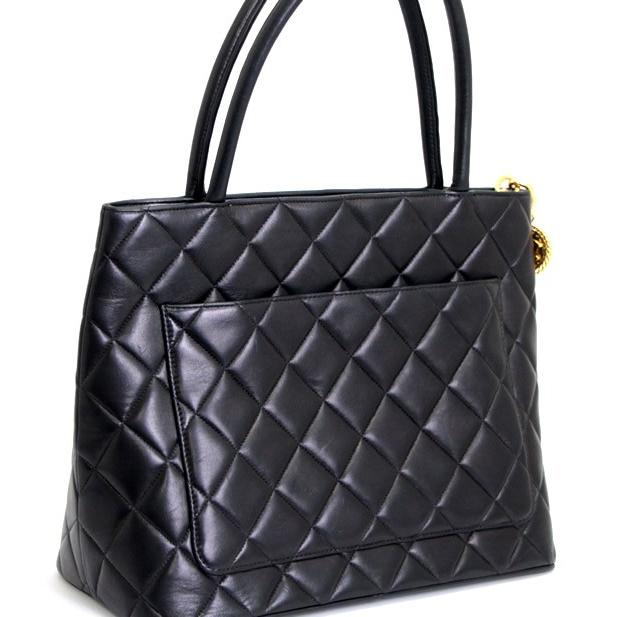 シャネル CHANEL 復刻トート ハンドバッグ マトラッセ 黒 ラム 5番台 G
