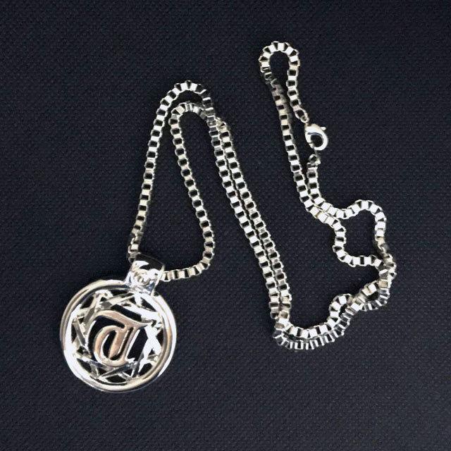 【正規】BVLGARI BIGロゴチャーム　ペンダント ネックレス +チェーン 正規 未使用】BVLGARI ロゴ刻印黒×黒銀チャーム/3㎜ネックレス