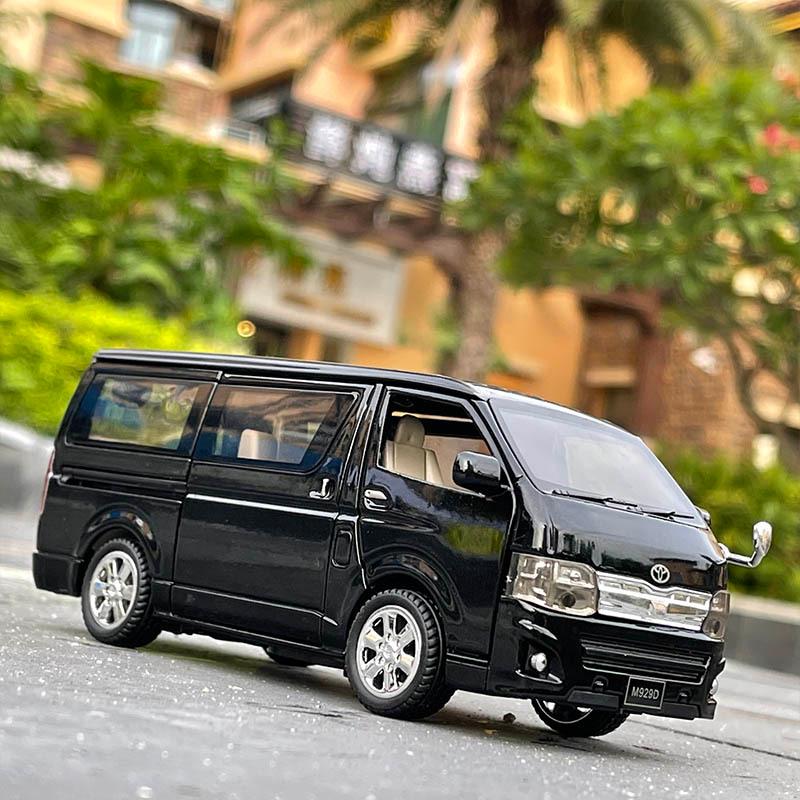 トヨタ ハイエース 全2色 ミニカー 1/32 ライト点灯 エンジン