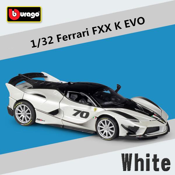 フェラーリ  ミニカー Ferrari FXX K EVO フェラーリ 1/32 ミニカー 全2色 ライト点灯