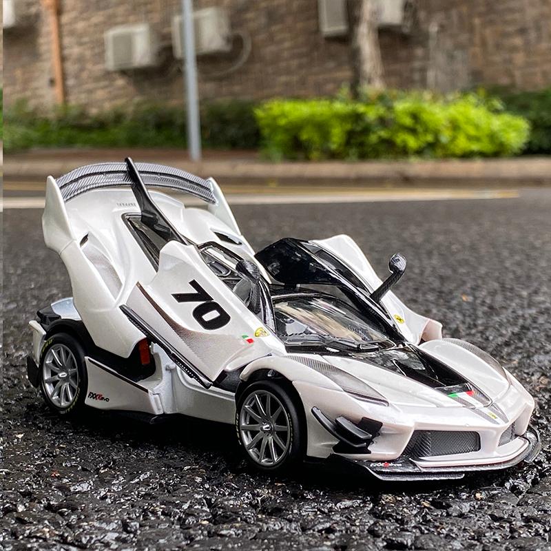 Ferrari トレーラーセット ミニカー2台付き Ferrari トレーラーセット ミニカー2台付き