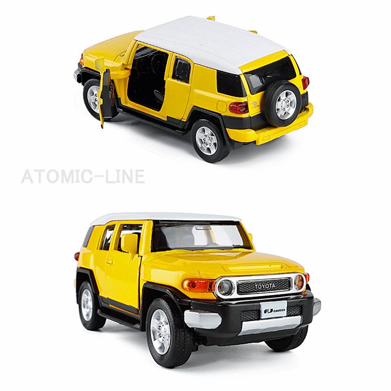 トヨタ FJ クルーザー 1/32 ミニカー 全2色 ライト点灯 合金