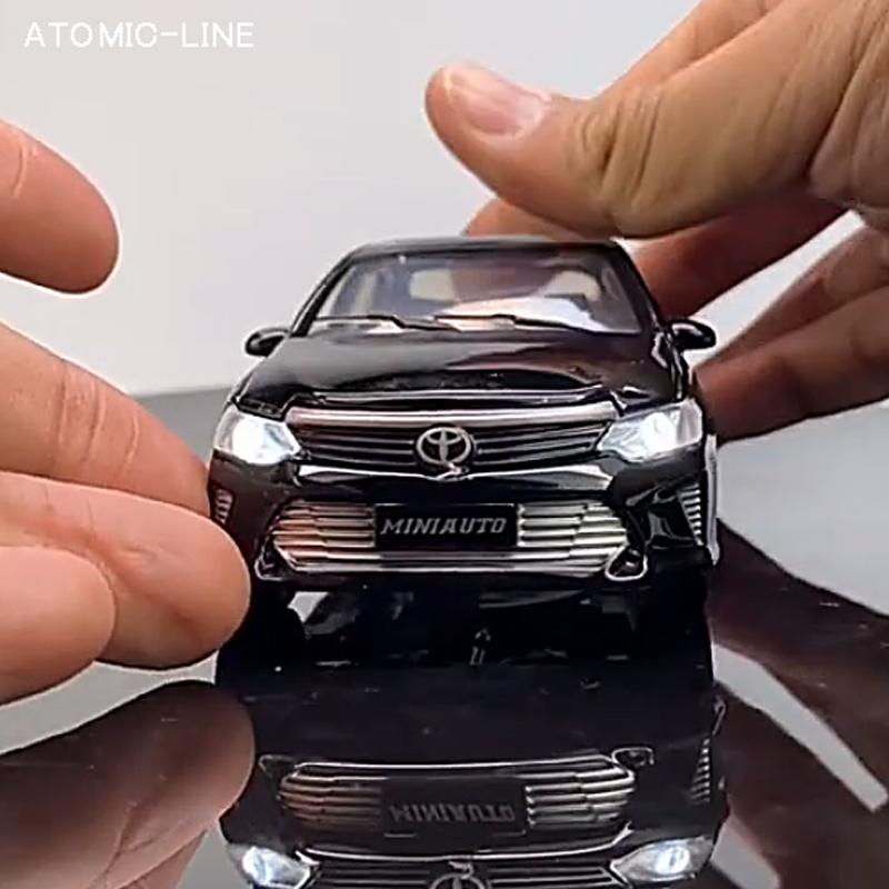 トヨタ CAMRY カムリ 1/32 ミニカー 全4色 ライト点灯 合金