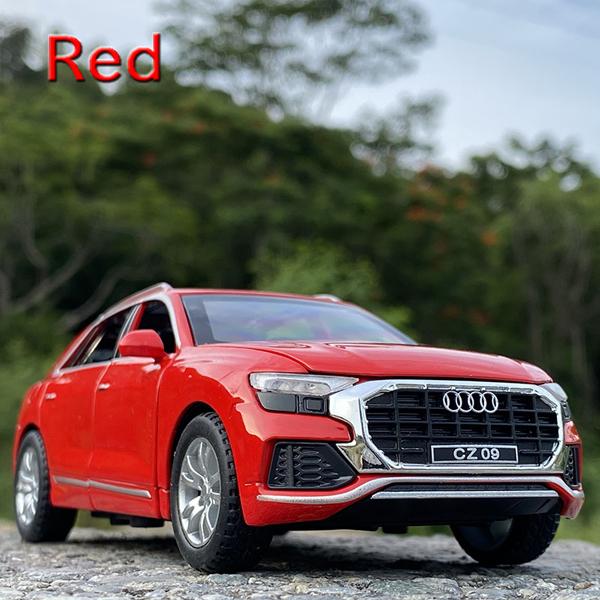 AUDi アウディ Q8 1/32 ミニカー 全4色 ライト点灯 エンジン