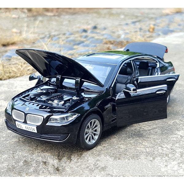 BMW 5シリーズ 535i 1/32 ミニカー 全3色 ライト点灯 エンジン