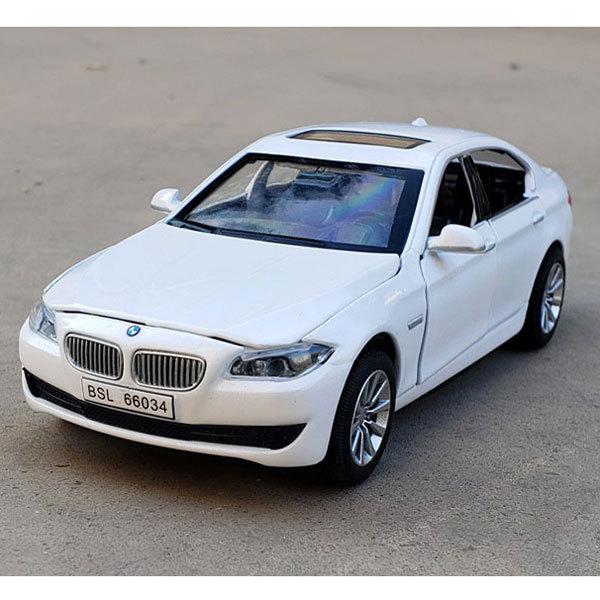 BMW 5シリーズ 535i 1/32 ミニカー 全3色 ライト点灯 エンジンサウンド