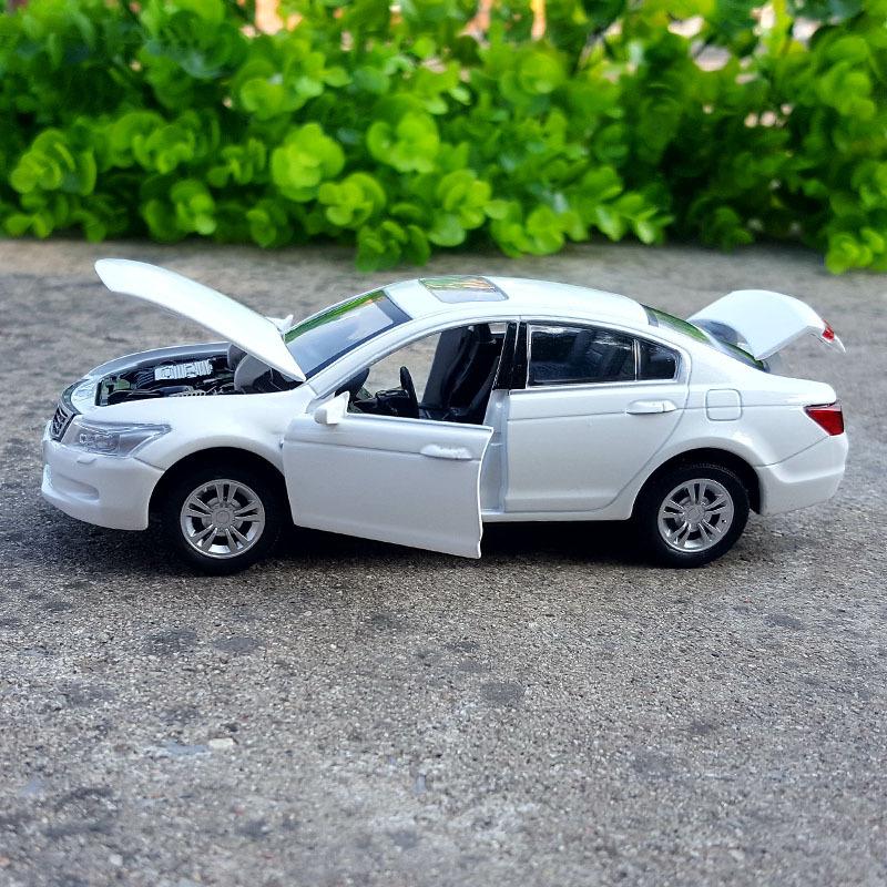 ホンダ（HONDA） アコード CR 1/32 ミニカー 全2色 ライト点灯