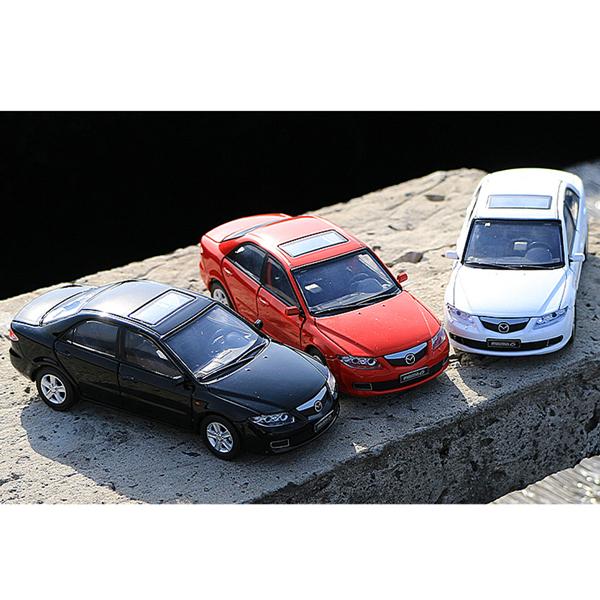 マツダ（Mazda） MAZDA6 1/32 ミニカー 全4色 ヘッドライト点灯 合金