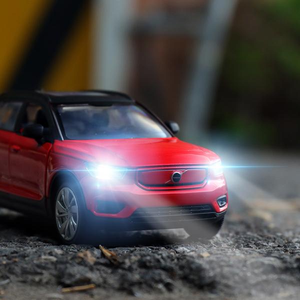VOLVO ボルボ XC40 1/32 ミニカー全3色 ライト点灯 エンジン