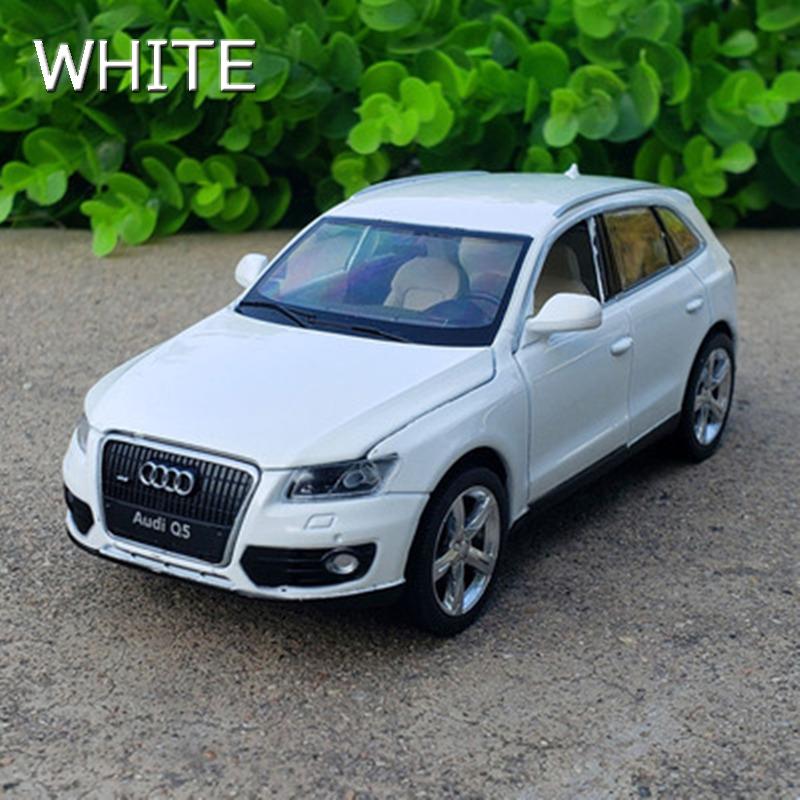 AUDi アウディ Q5 1/32 ミニカー 全2色 ライト点灯 エンジン