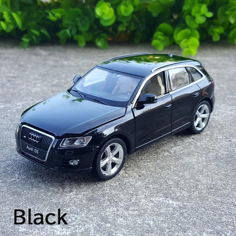 AUDi アウディ Q5 1/32 ミニカー 全2色 ライト点灯 エンジン