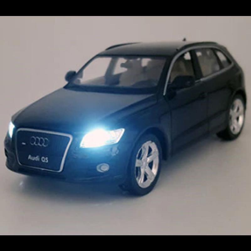 AUDi アウディ Q5 1/32 ミニカー 全2色 ライト点灯 エンジンサウンド