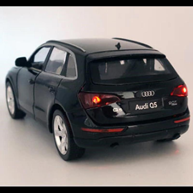 AUDi アウディ Q5 1/32 ミニカー 全2色 ライト点灯 エンジンサウンド