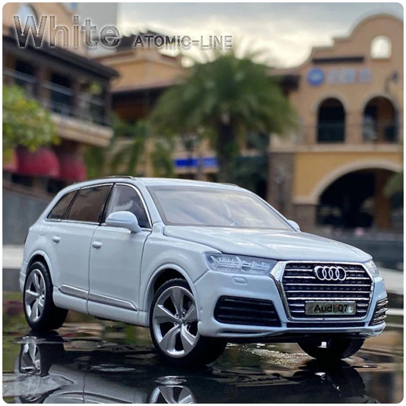 AUDI アウディ Q7 1/32 ミニカー 全3色 ライト点灯 エンジンサウンド