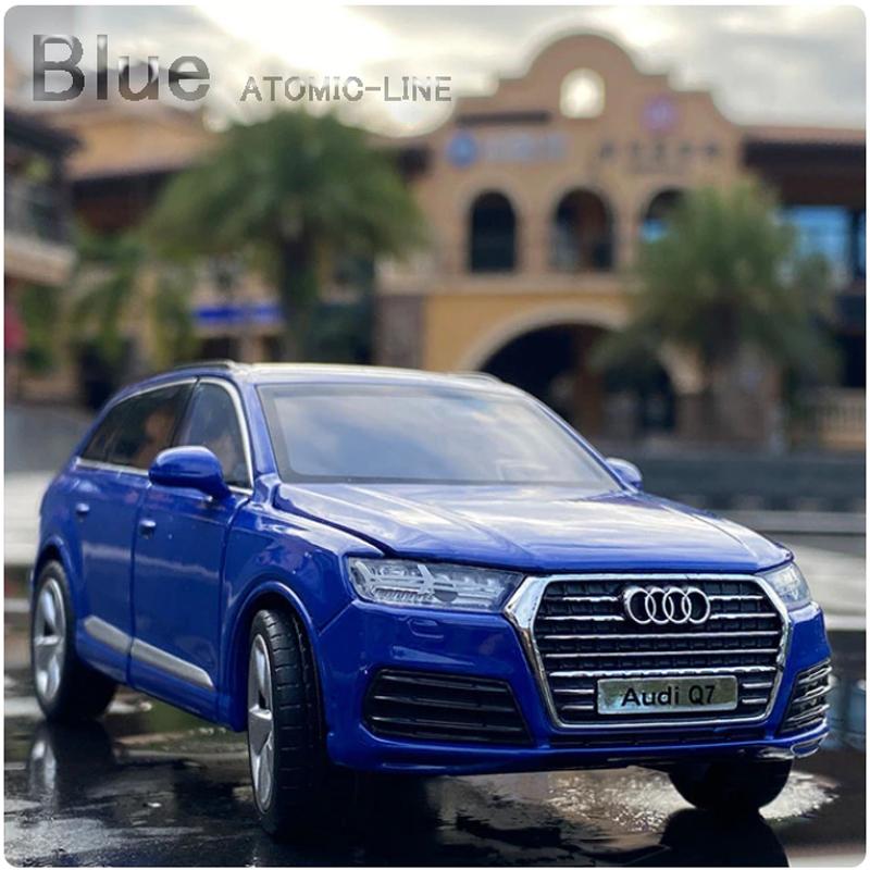 AUDI アウディ Q7 1/32 ミニカー 全3色 ライト点灯 エンジンサウンド