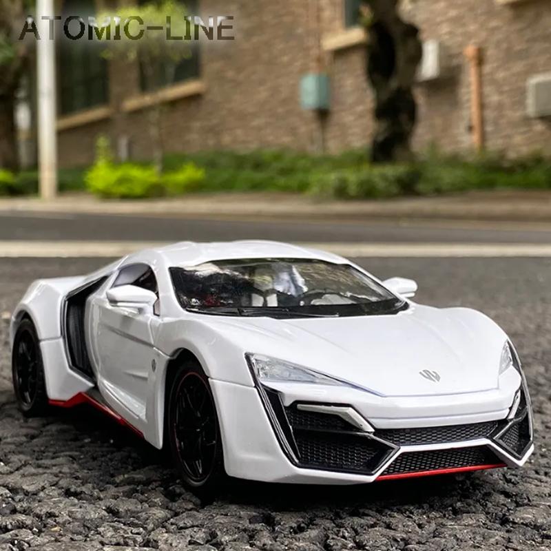 ライカン ハイパースポーツ 1/24 ミニカー 全3色 ライト点灯 エンジン