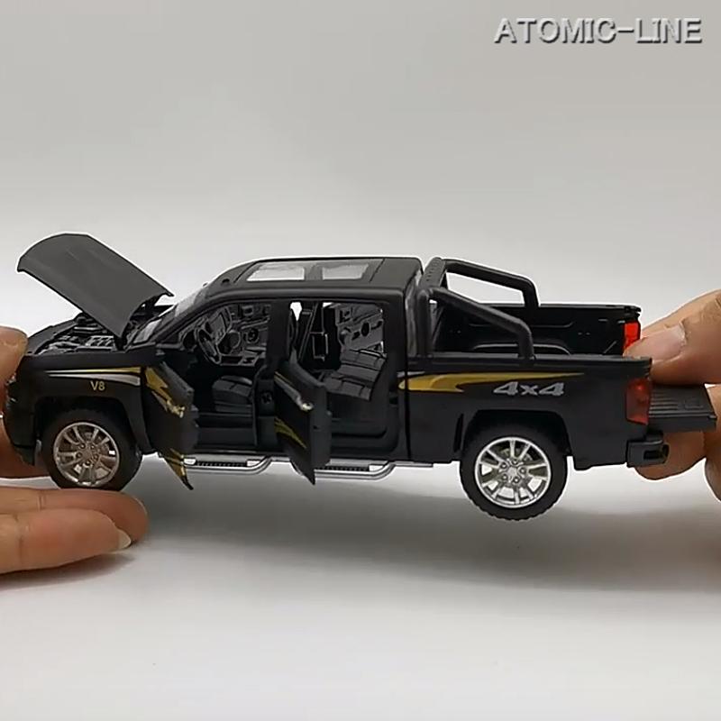 シボレー シルバラード 1/32 ミニカー 全4色 ライト点灯