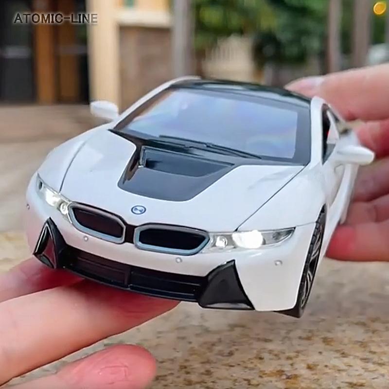 BMW i8 1/24 ミニカー 全2色 ライト点灯 エンジンサウンド 合金