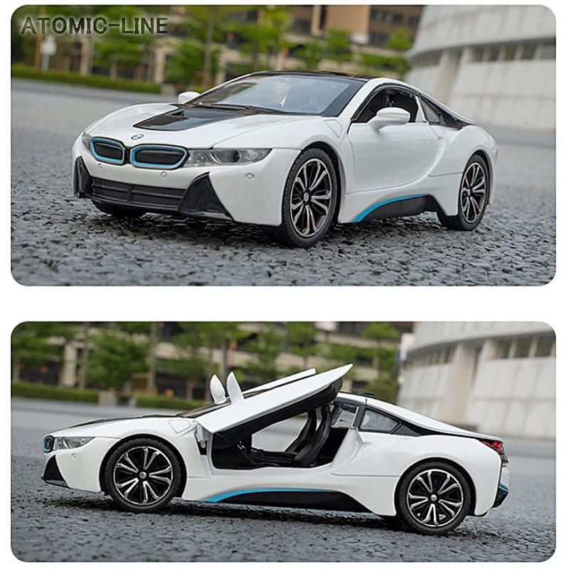 BMW i8 1/24 ミニカー 全2色 ライト点灯 エンジンサウンド 合金