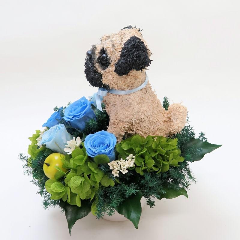 展示用 おでかけわんこ パグ ミニかご ※ブーケ付き(造花) ふんわり