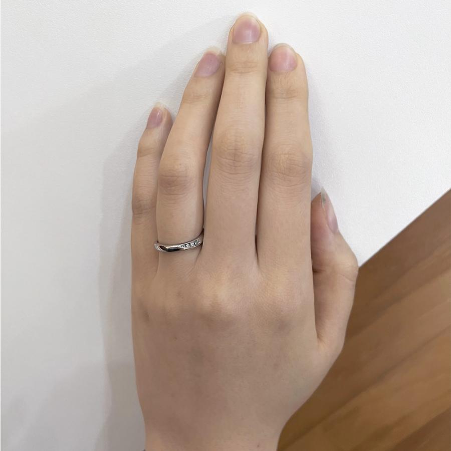 「Calm flow・カームフロー」 2.3ミリ幅 ダイヤ入り マリッジリング 結婚指輪 ペアリング プラチナ 女性用の画像
