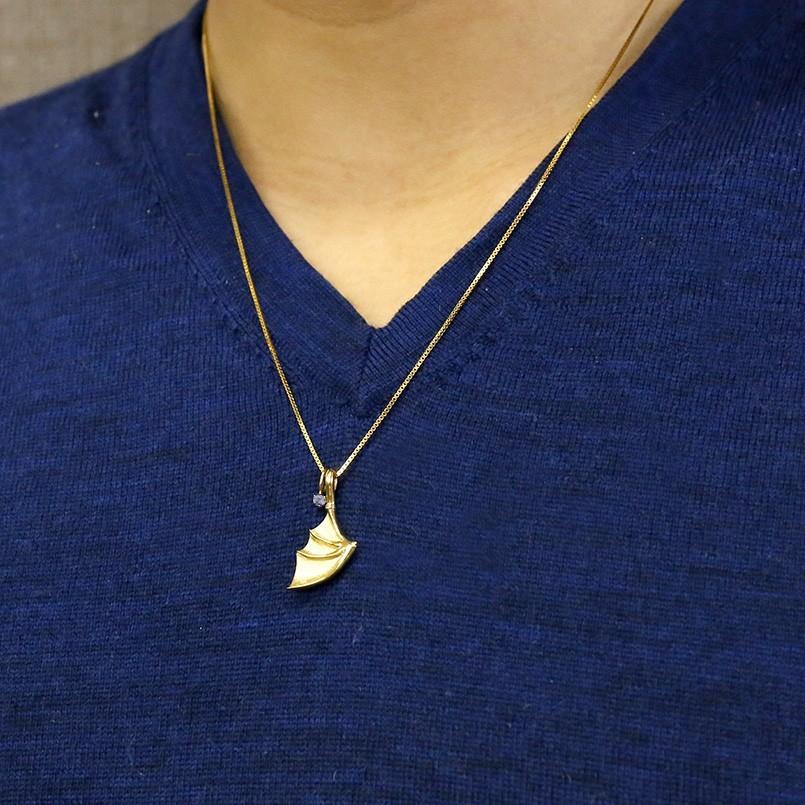 充実の品 イエローゴールドk18 アイオライト メンズ トップ 18金ネックレス 幸福の象徴コウモリモチーフネックレス メンズジュエリー コウモリ 人気 クリスマス つや消し ホーニング加工 蝙蝠 翼 羽 トレジャーハンター 羽根 メンズアクセサリー