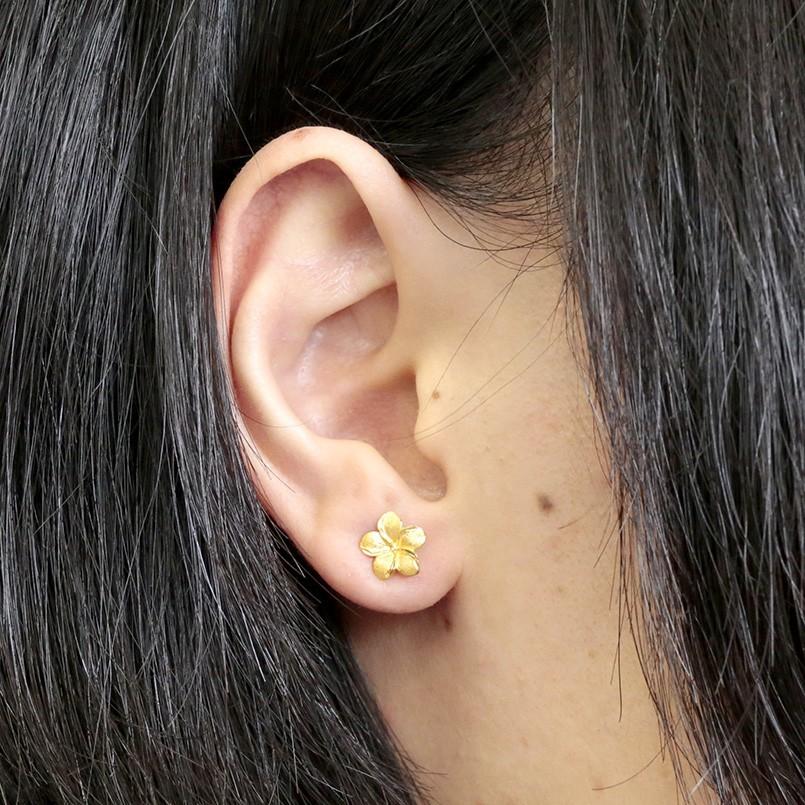 24金 ピアス k24純金 片耳ピアス キャッチのいらないピアス プルメリア イエローゴールドk18 18k 18金 キャッチナッシャー あすつく 送料無料 セール saleの画像
