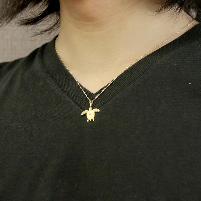 純金 ネックレス 24金 トップ メンズ ハワイアンジュエリー ホヌ マイレ スクロール つや消し ペンダントトップ 地金 海亀 カメ k24 男性用 送料無料 saleの画像