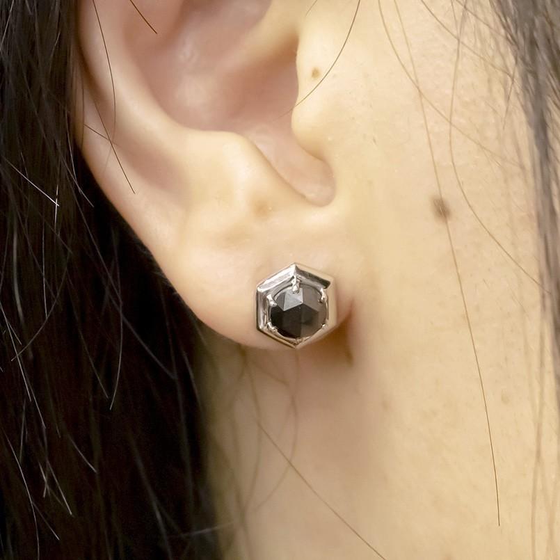 プラチナ ピアス ブラックダイヤモンド 一粒 大粒 pt900 メンズ 装着簡単 つけっぱなし キャッチのいらないピアス 片耳 送料無料 人気 セール saleの画像