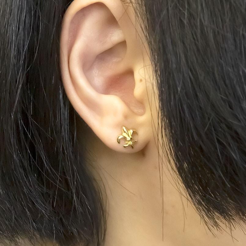 ピアス 18金 メンズ キャッチのいらないピアス イエローゴールドk18 18k ユリの紋章 シンプル キャッチナッシャー フルール・ド・リス 百合 送料無料 saleの画像
