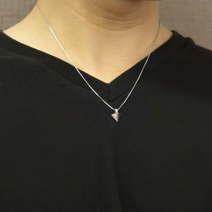 プラチナネックレス トップ メンズ スタッズ ペンダント pt900 地金 シンプル 三角 男性 チェーン 送料無料 トレジャーハンター 人気 セール saleの画像