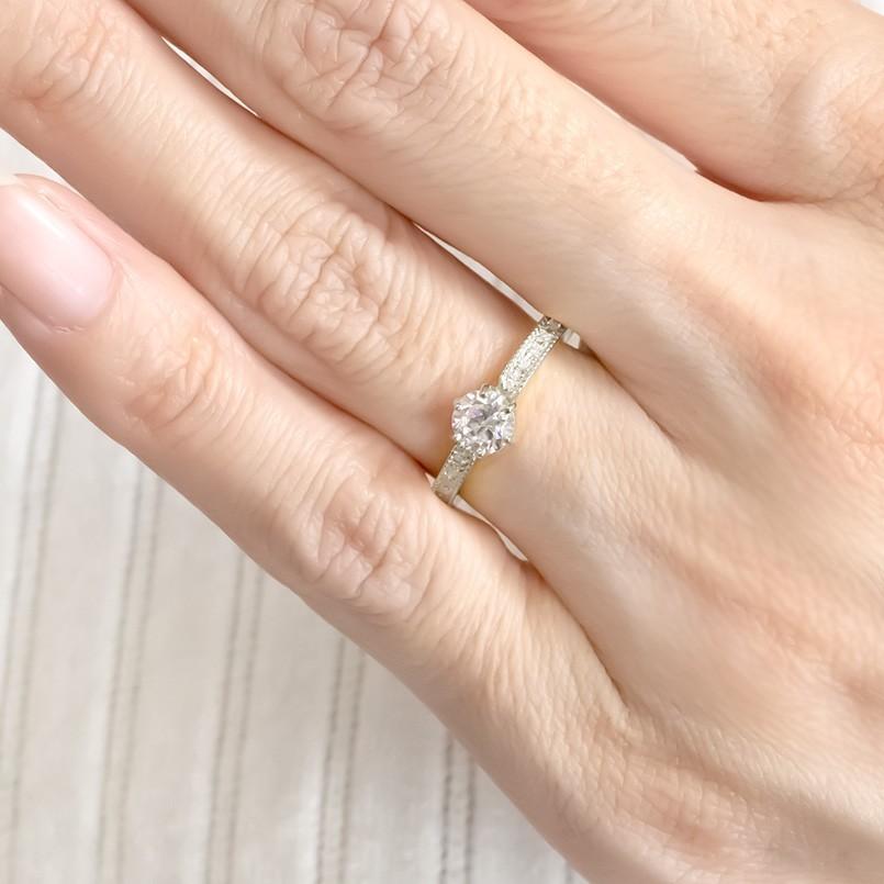 シルバー リング レディース キュービックジルコニア 婚約指輪 安い エンゲージリング 指輪 ピンキーリング ミル打ち sv925 女性 送料無料 セール saleの画像