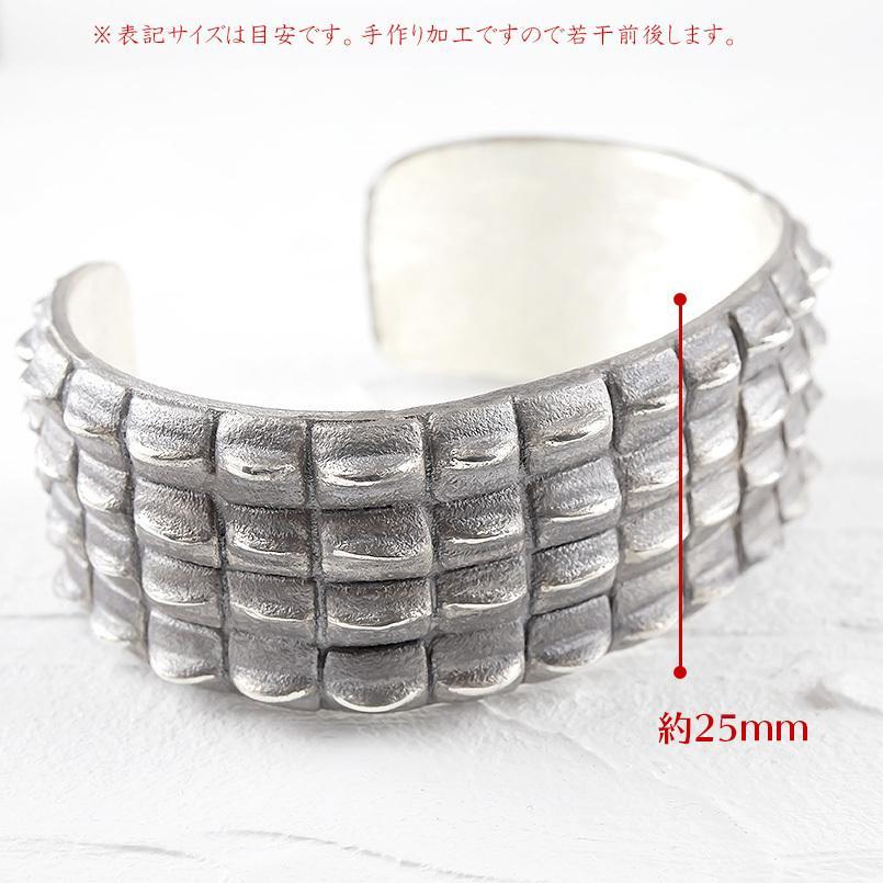 シルバー メンズ バングル ブレスレット クロコダイル 鱗 いぶし仕上げ 燻し sv925 幅広 地金 18cm 男性 鰐 ワニ 送料無料 人気 セール saleの画像