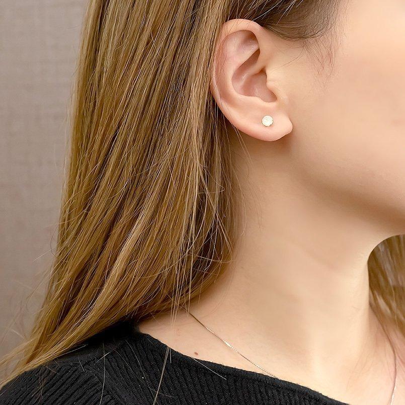 ピアス 18金 オパール つけっぱなし 装着簡単 キャッチのいらないピアス キャッチナッシャー ゴールド 18K 10月誕生石 あすつく 送料無料 セール saleの画像