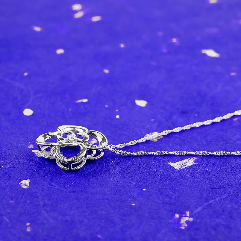 プラチナ ネックレス トップ Pt999 ダイヤモンド レディース ペンダントトップ 純プラチナ フラワー 花 透かし ダイヤ 女性 大人 送料無料 セール saleの画像