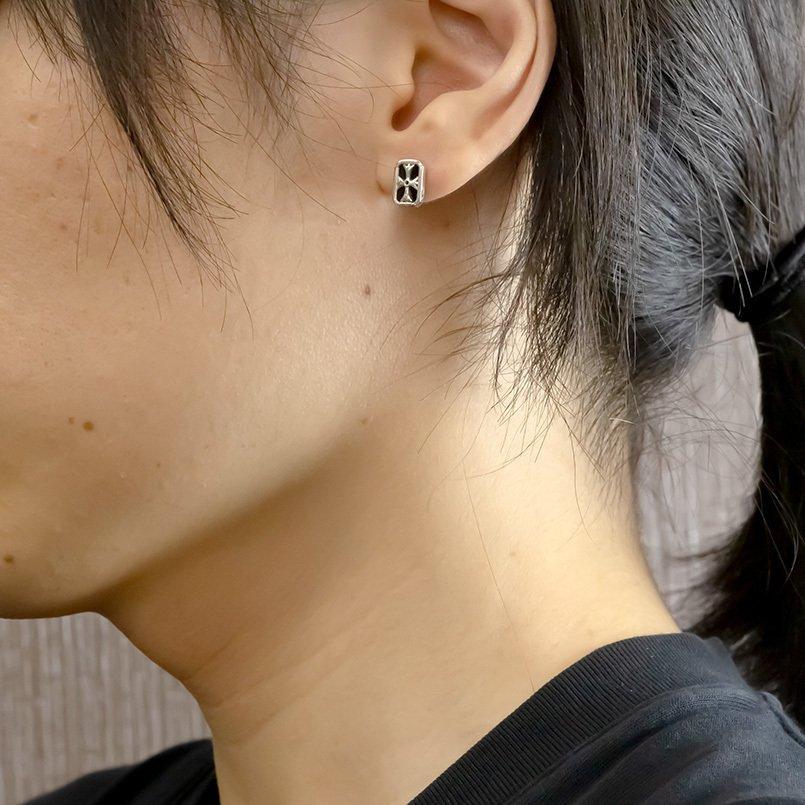 ゴールド スタッドピアス 片耳 メンズ オニキス クロス 10金 ホワイトゴールドk10 10k ピアス 十字架 透かし 男性 あすつく 送料無料 セール saleの画像