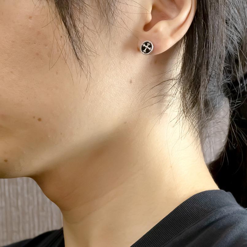 ゴールド スタッドピアス 片耳 メンズ オニキス クロス 10金 ホワイトゴールドk10 10k ピアス 十字架 透かし ミル打ち 男性 あすつく 送料無料 セール saleの画像