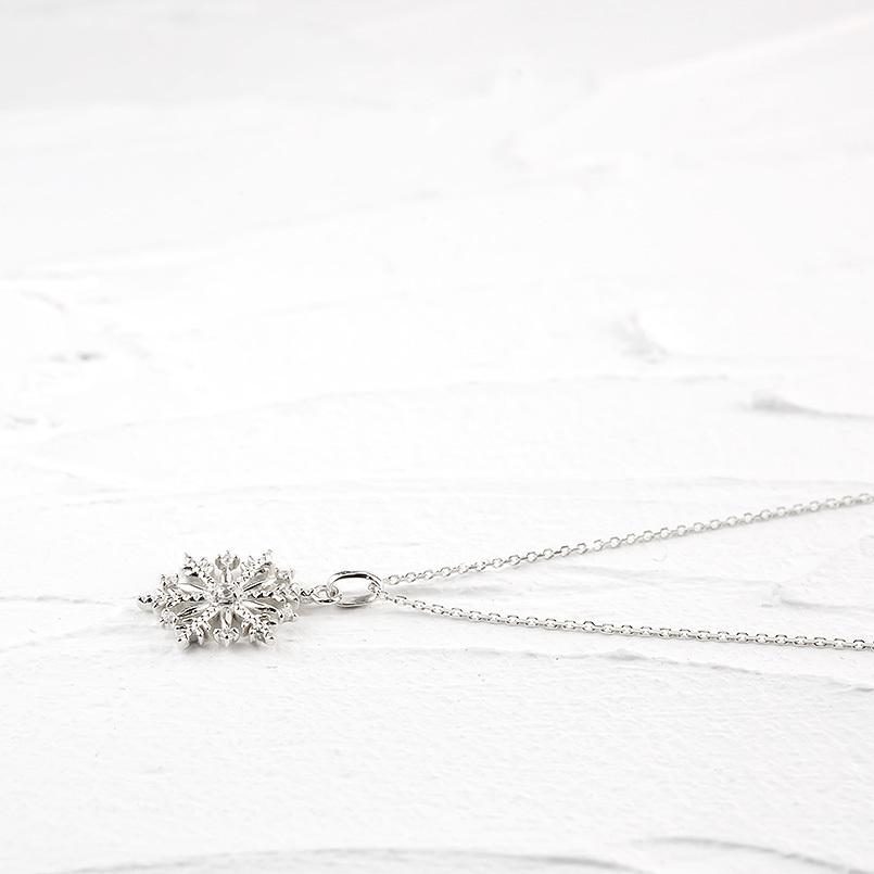 シルバー ネックレス トップ ダイヤモンド 雪の結晶 レディース sv925 ペンダント チェーン 女性 スノーモチーフ 送料無料 セール saleの画像