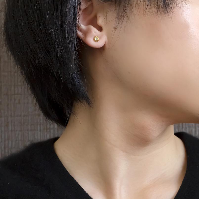 24金 ピアス 純金 イエローダイヤモンド 片耳 メンズ キャッチのいらないピアス イエローゴールドk18 18金 キャッチナッシャー あすつく 送料無料 saleの画像