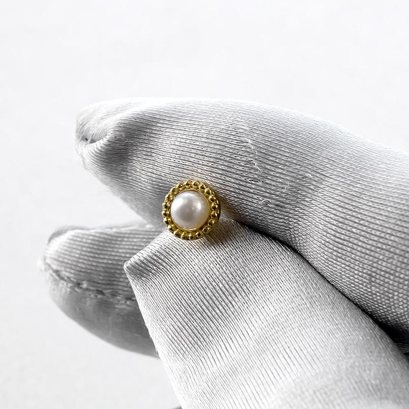 24金 ピアス 純金 パール アコヤ真珠 片耳ピアス キャッチのいらないピアス イエローゴールドk18 18金 キャッチナッシャー ミル打ち あすつく 送料無料の画像