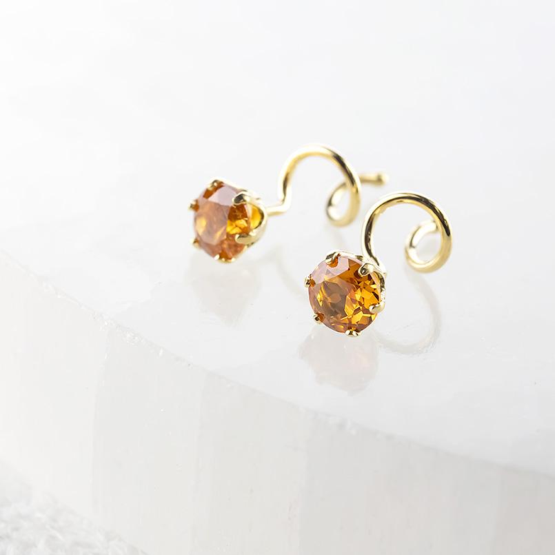 18金 ピアス スペサタイトガーネット ペア レディース ゴールド k18 簡単装着 キャッチのいらないピアス キャッチナッシャー あすつく 送料無料 セール saleの画像