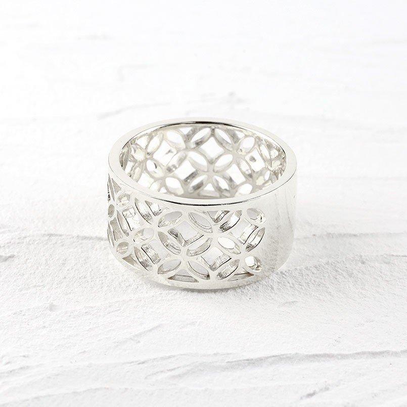 はーな様　レア✳︎e.m. メンズシルバーリング 100%新品，人気セール シルバー リング 七宝文様 メンズ 指輪 sv925
