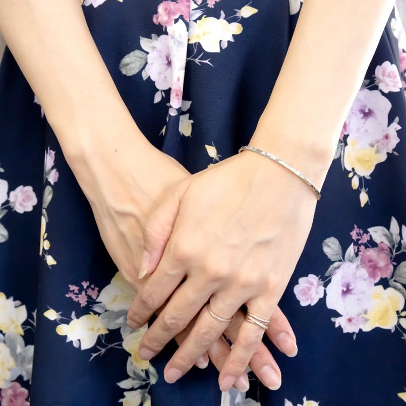 マ*）様 10金刻印あり・ホワイトゴールドバングル ダイヤ付き マ*）様 10金刻印あり・ホワイトゴールドバングル ダイヤ付き マ*）様