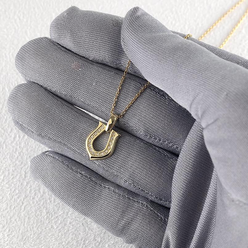 18金 ネックレス トップ ダイヤモンド 馬蹄 チェーン ゴールド 18k ペンダントトップ ホースシュー 蹄鉄 シンプル 男女兼用の画像
